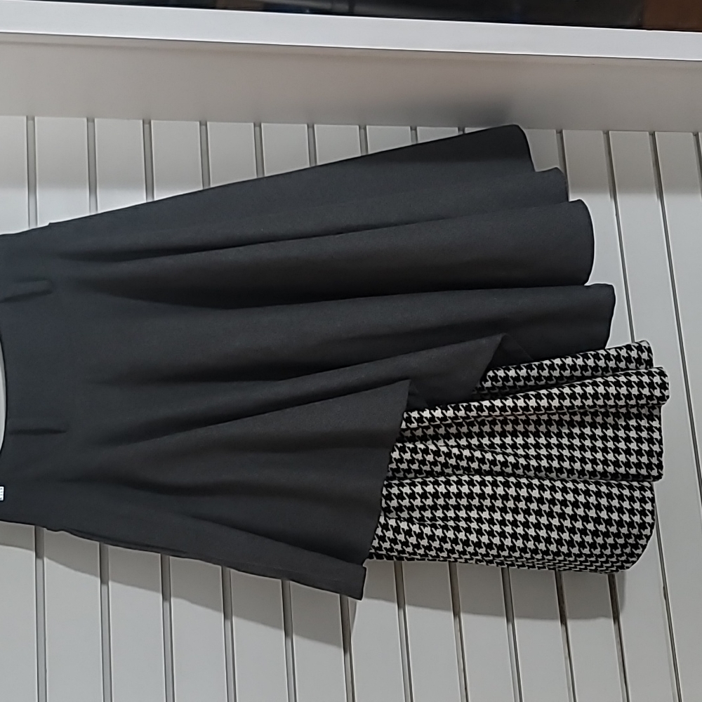 Wool Skirt Gray Over Blk/ White Houndstooth  Full Skirt with Pockets